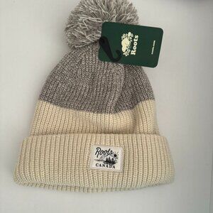 NWT Roots Pom Pom Hat